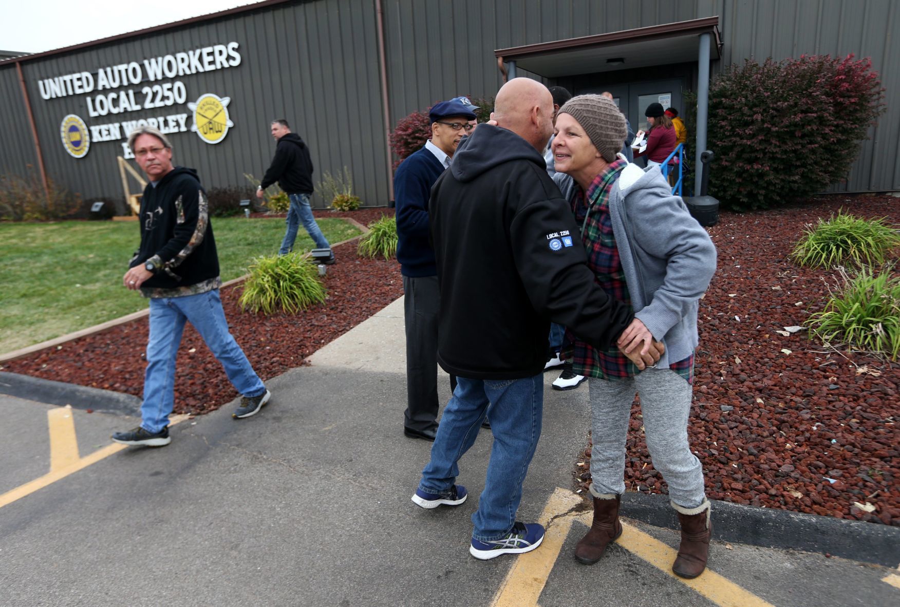 UAW members vote on new contract